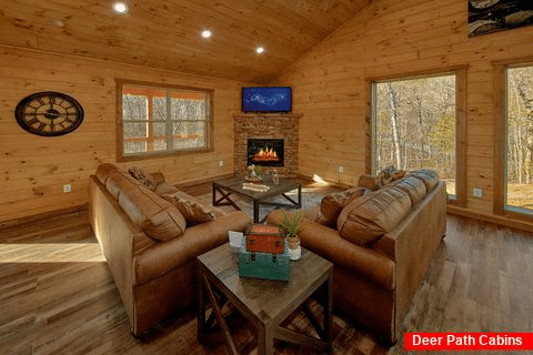 4 Bedroom Cabin with Electric Fireplace and WiFi - Stay'N Play