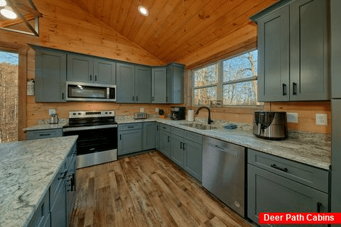 Wears Valley Cabin with Fully Equipped Kitchen - Stay'N Play