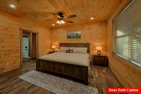 4 Bedroom Cabin with King Bed - Stay'N Play