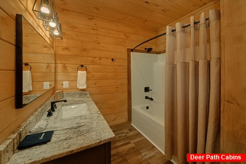 Master Bathroom with Shower / Tub - Stay'N Play