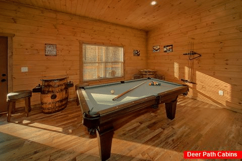 Large Cabin in Wears Valley with Pool Table - Stay'N Play