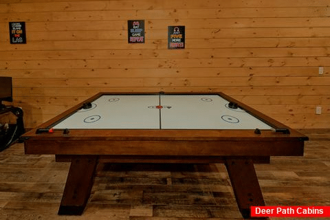 Luxury Cabin with Air Hockey Table Sleeps 12 - Stay'N Play