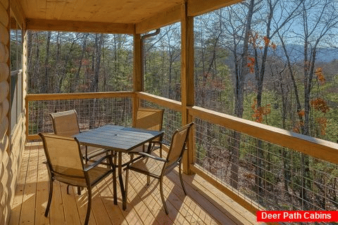 Four Bedroom Cabin with Outdoor Table and Chairs - Stay'N Play