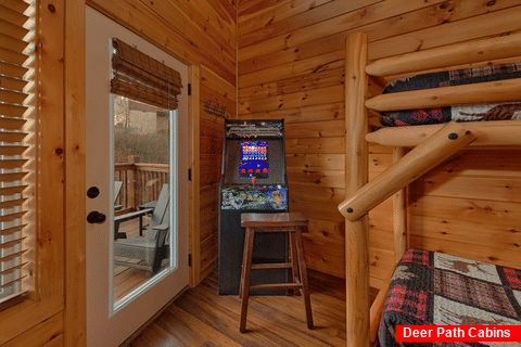 One Bedroom Cabin near Dollywood with Arcade - Moonlight Memories