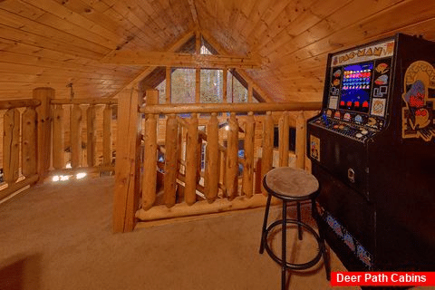 1 Bedroom Cabin in Pigeon Forge with Arcade - Lion's Den