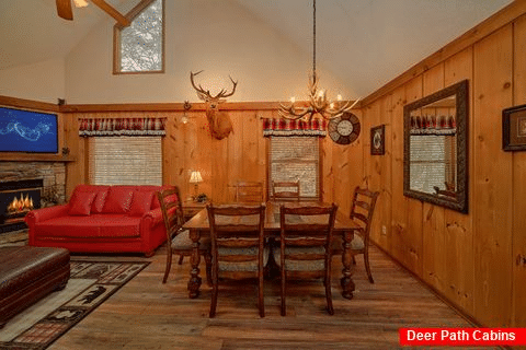 2 Bedroom Cabin with Dining Area for 6 - Bear Creek Ridge