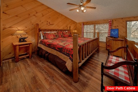 Master Bedroom with King Bed and Cable TV - Bear Creek Ridge