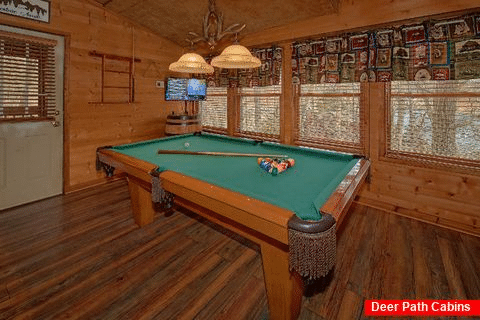 Two Bedroom Cabin with Pool Table & WiFi - Bear Creek Ridge