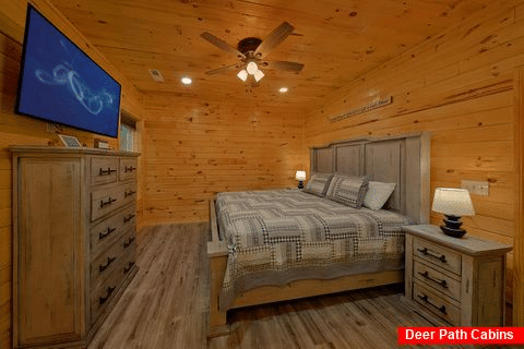 Spacious King Bedroom with Cable TV - Reset and Relax