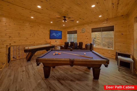 2 Bedroom Cabin with Pool Table Sleeps 7 - Reset and Relax