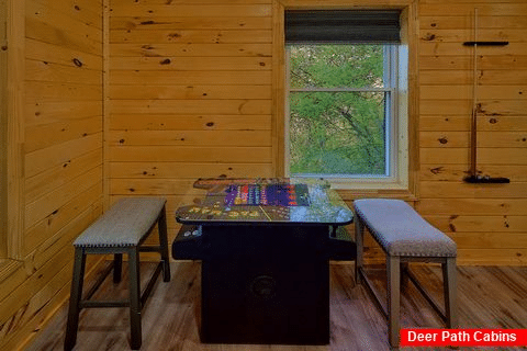 Luxury Two Bedroom Cabin with Arcade Game - Reset and Relax