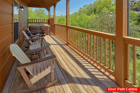 Large Cabin in Pigeon Forge with Rocking Chairs - Crosswinds