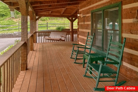 3 bedroom cabin with rocking chairs and swings - Dogwood Acre