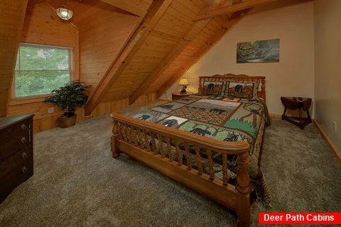 2 private queen bedrooms in 3 bedroom cabin - Dogwood Acre