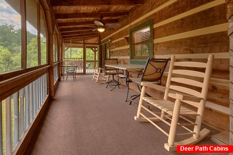 Cabin with screened in porch and private yard - Dogwood Acre