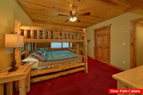 Queen Bunk Beds 8 Bedroom Cabin - Marco Polo