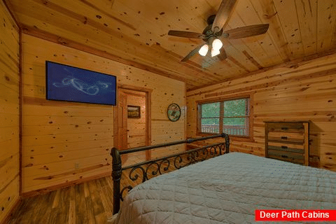 6 Bedroom cabin with Large Bedrooms - Splash Mountain Chalet