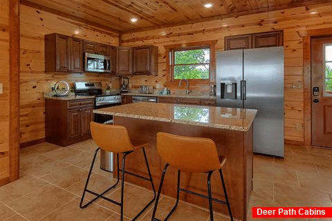 Fully Equipped Kitchen with Island - Zennessee Luxe