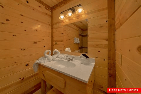 Spacious 4 Bedroom Cabin with 3.5 Bathrooms - Zennessee Luxe