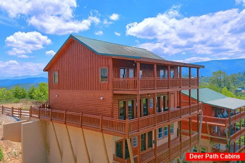 Four Bedroom Cabin with Beautiful Mountain Views - Zennessee Luxe