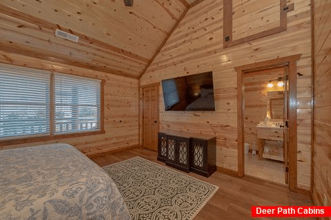 King Bedroom with Flatscreen TV and WiFi - Zennessee Oasis