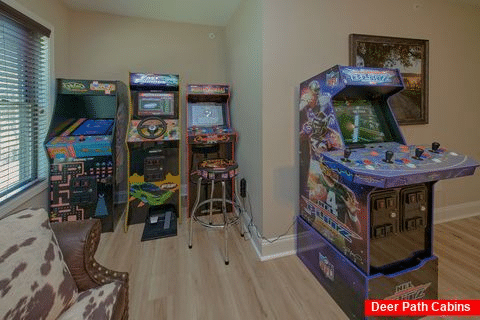 6 Bedroom cabin with 5 Arcade Games Sleeps 20 - Dollys Vacation