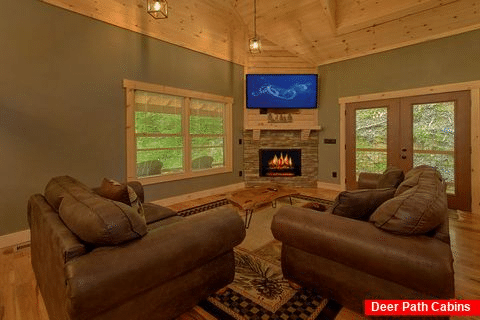 3 Bedroom Cabin Rental with Spacious Living Room - Whispering Whiskey