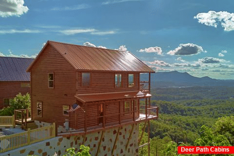 Two Bedroom Cabin with Gorgeous Mountain View - Savannah Smiles