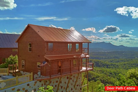 Two Bedroom Cabin with Gorgeous Mountain View - Savannah Smiles