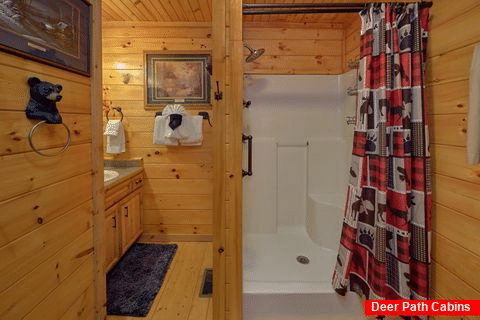 2 Bedroom Cabin with Walk In Shower - Boot Camp Lodge