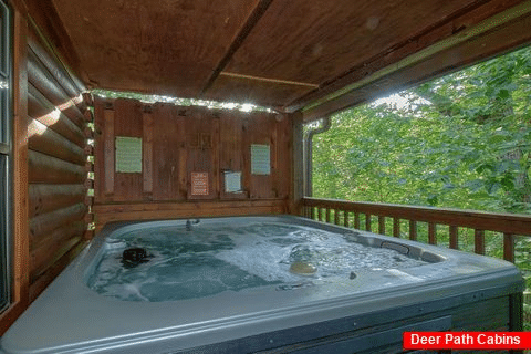 Honeymoon Cabin with Hot Tub and Jacuzzi Tub - Cherokee Nights