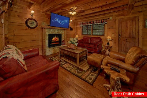 2 Bedroom Cabin with Spacious Living Room - Hillside Dreams