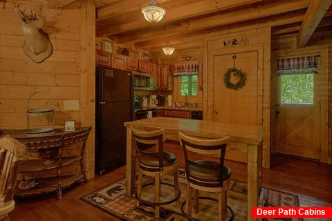 2 Bedroom Cabin with Plentiful Dining Space - Hillside Dreams