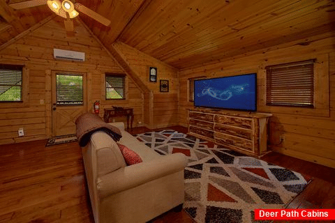 Sevierville Cabin with Large King Bedroom - Hillside Dreams