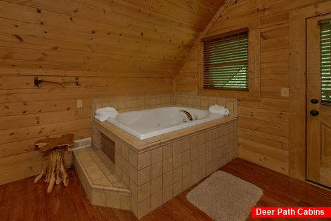 2 Bedroom Cabin with Private Jacuzzi - Hillside Dreams