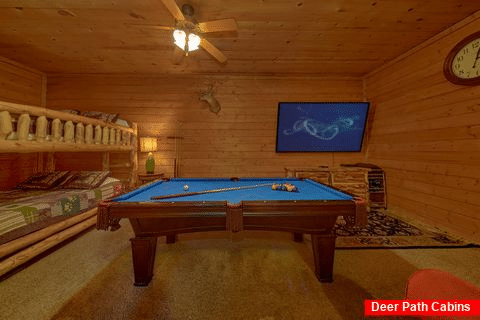 2 Bedroom Sevierville Cabin with Pool Table - Hillside Dreams