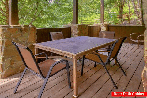 2 Bedroom Cabin with Outdoor Dining Area - Hillside Dreams