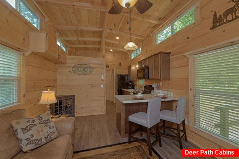 Honeymoon cabin rental with full kitchen - Baby Bear