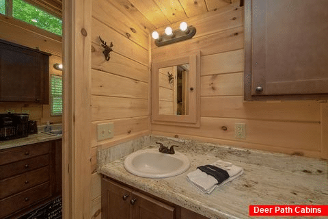 1 bedroom luxury cabin with private master bath - Baby Bear