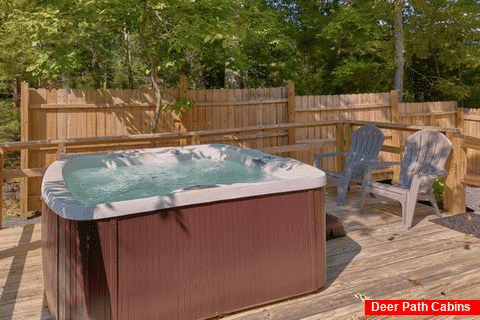 Private hot tub at 1 bedroom honeymoon cabin - Baby Bear