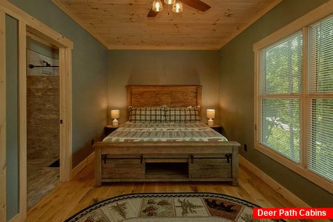 Large King Bedroom with Cable TV - Whispering Whiskey