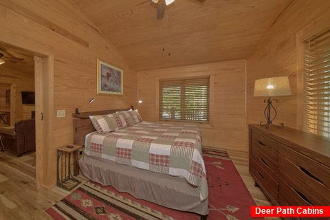 King bedroom with bath in 2 bedroom rental cabin - Southern Magnolia