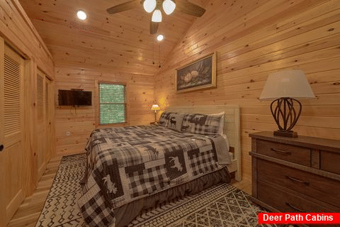 Private King bedroom in Sevierville cabin rental - Southern Magnolia