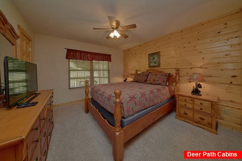 Queen Bedroom with Cable TV and WiFi - Kountry Haven