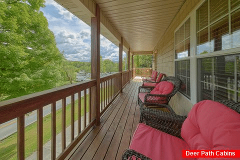 Vacation Home with Comfortable Porch Furniture - Kountry Haven