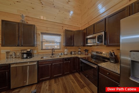 Pigeon Forge Cabin with Fully Equipped Kitchen - Livin' the Dream