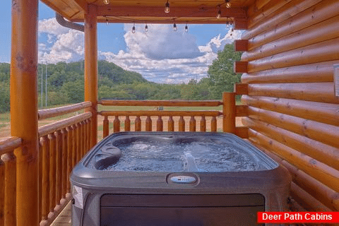 Luxury Cabin in Pigeon Forge with Hot Tub - Livin' the Dream