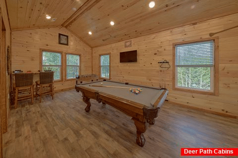 Spacious Game Room with Pool Table and Foosball - Relax I