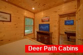 Two Bedroom Cabin with Queen Bed and Cable TV