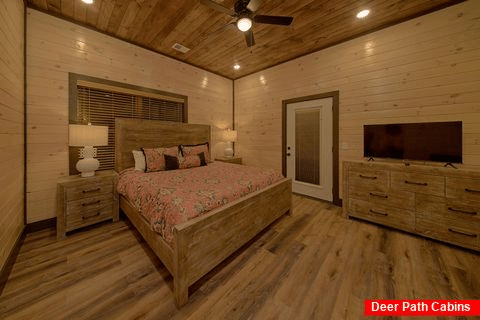 Luxury Cabin with King Master Bedroom - All Ya Need